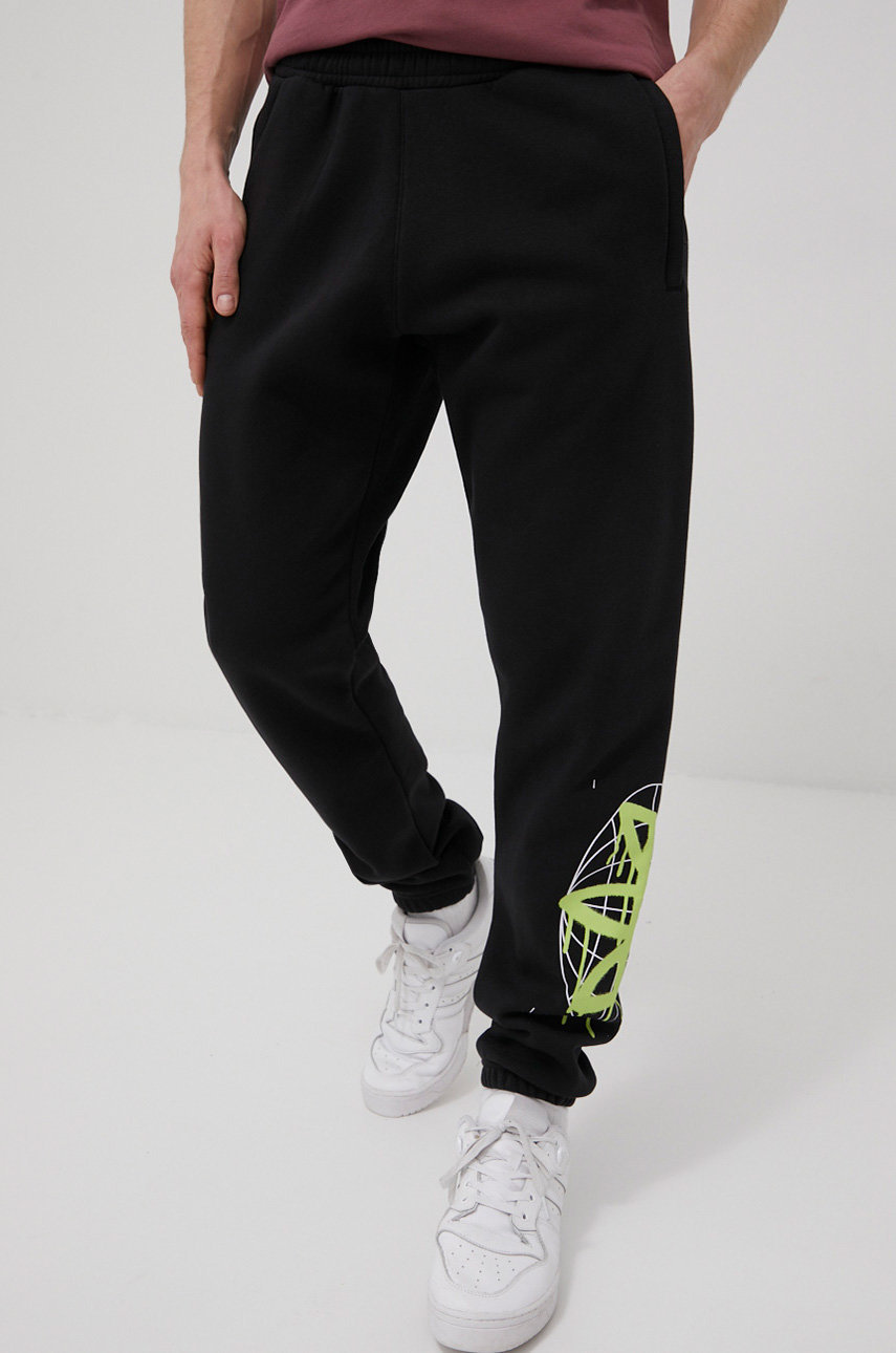 Панталони adidas Originals HC7982