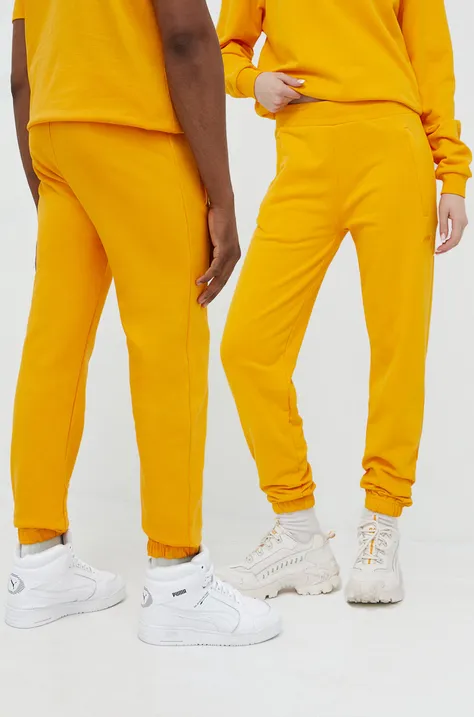 Arkk Copenhagen spodnie dresowe bawełniane kolor żółty gładkie