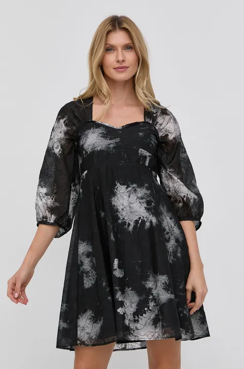 Φόρεμα από συνδυασμό μεταξιού Samsoe Samsoe χρώμα: μαύρο