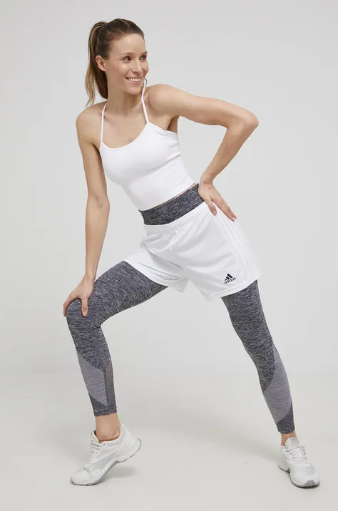 Къс панталон за трениране adidas Performance GN5782 дамски в бяло с изчистен дизайн със стандартна талия