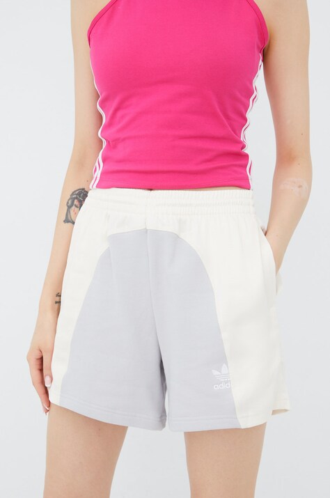 Къси панталони adidas Originals Adicolor HC7038 в сиво с десен с висока талия