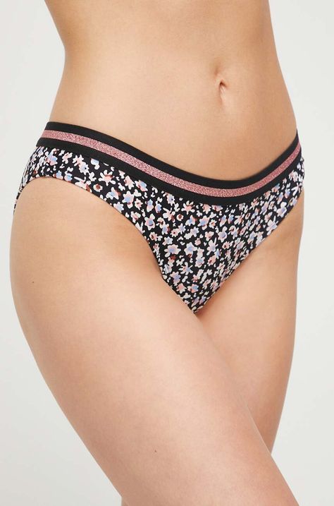 Spodnji del kopalk Protest črna barva