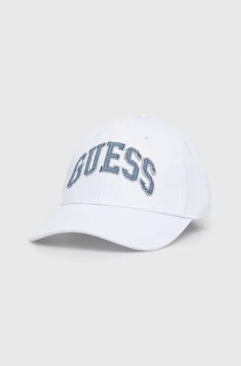 Шапка с козирка Guess в бяло с апликация