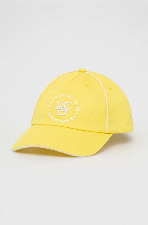 Хлопковая кепка United Colors of Benetton цвет жёлтый с аппликацией