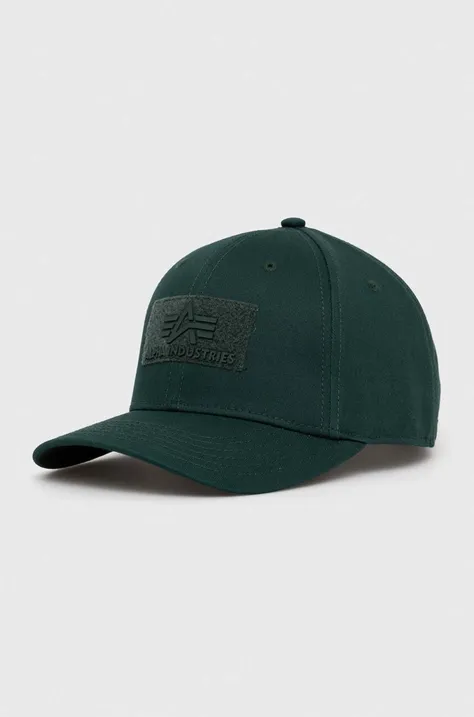 Памучна шапка Alpha Industries в зелено с апликация