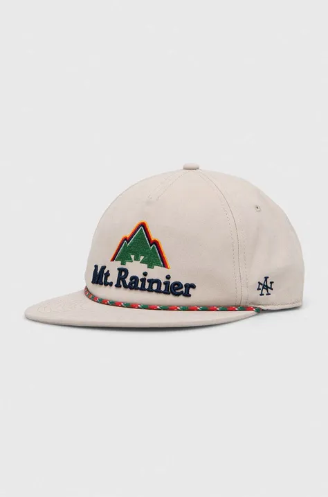 Памучна шапка с козирка American Needle Mount Rainier в бежово с апликация