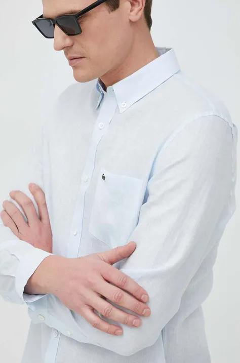 Ленена риза Lacoste в синьо със стандартна кройка с яка с копче
