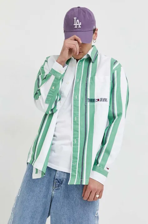 Bavlnená košeľa Tommy Jeans pánska, zelená farba, voľný strih, s klasickým golierom