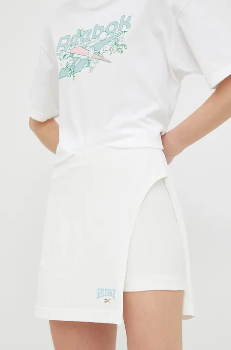 Памучна пола Reebok Classic в бяло къс модел със стандартна кройка