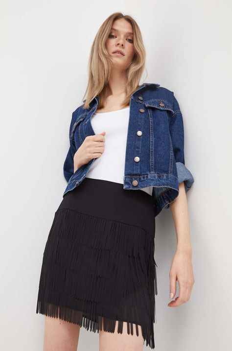 Пола Sisley в черно къс модел разкроен модел