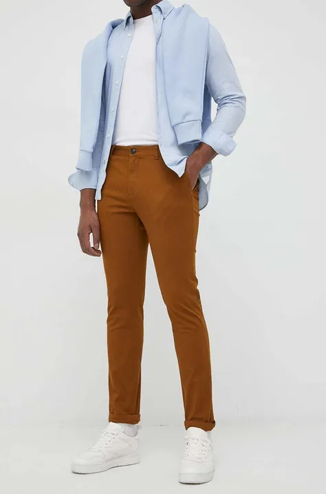 Sisley spodnie męskie kolor brązowy dopasowane
