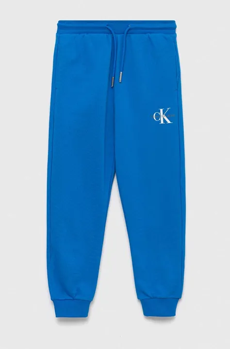 Calvin Klein Jeans spodnie dresowe bawełniane dziecięce kolor niebieski z nadrukiem