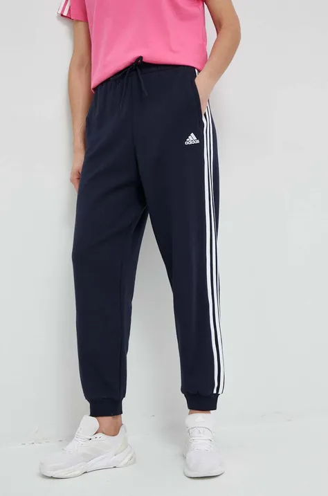 Памучен спортен панталон adidas в тъмносиньо с десен