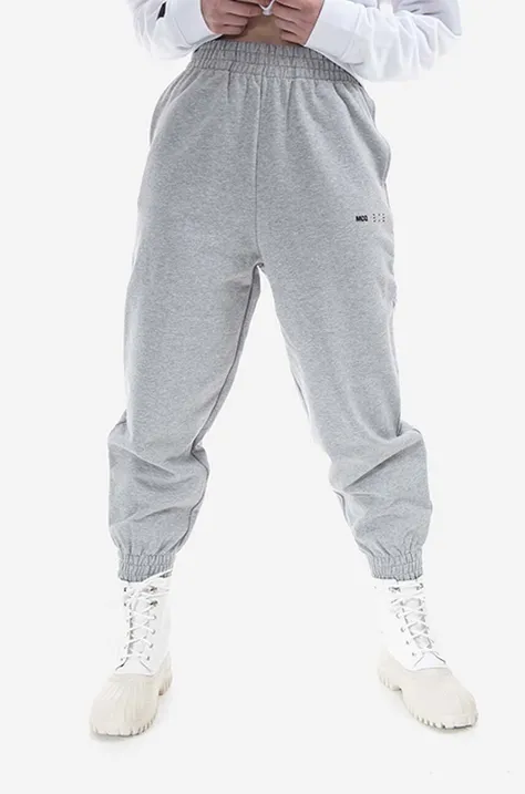 Памучен спортен панталон MCQ в сиво с меланжов десен