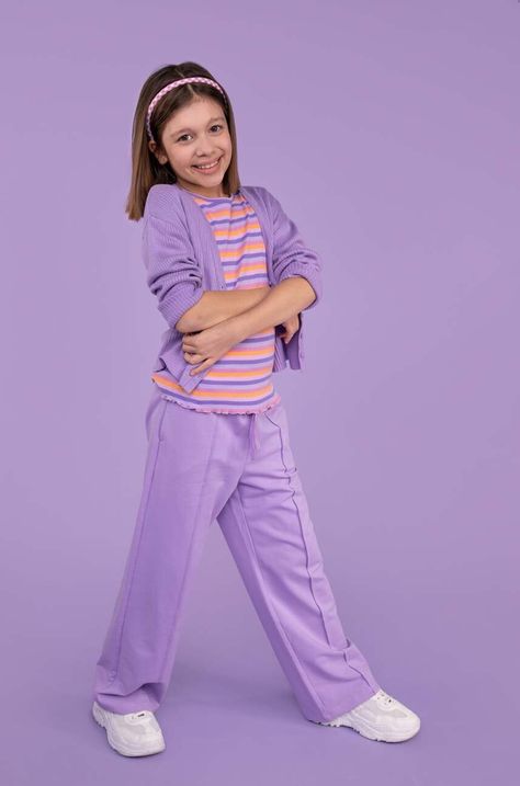 Детски панталон Coccodrillo в лилаво с изчистен дизайн