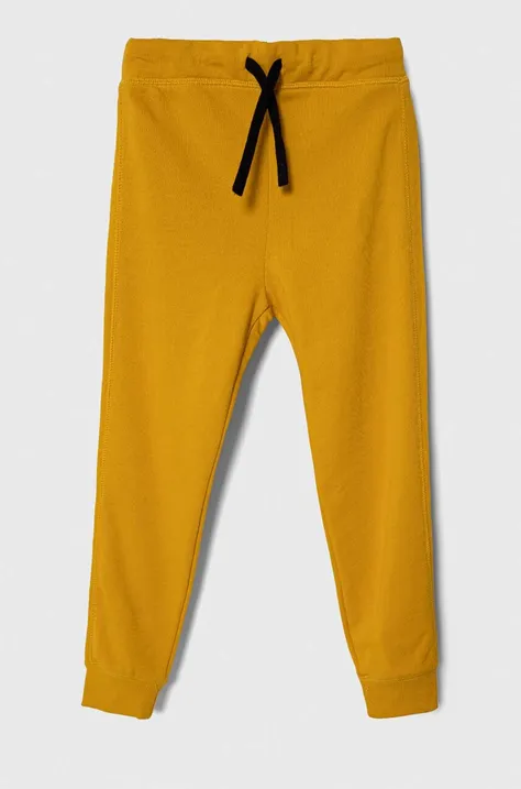 United Colors of Benetton spodnie dresowe bawełniane dziecięce kolor żółty z nadrukiem