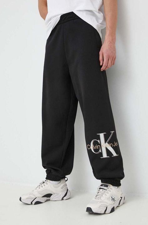 Спортен панталон Calvin Klein Jeans