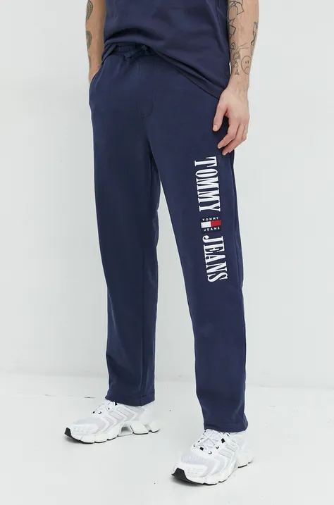 Bavlnené tepláky Tommy Jeans pánske, tmavomodrá farba, s nášivkou