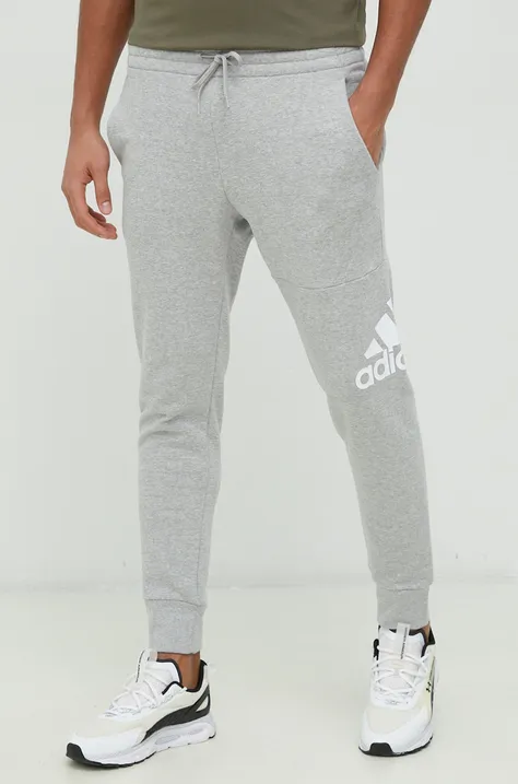 Хлопковые спортивные штаны adidas мужские цвет серый с принтом