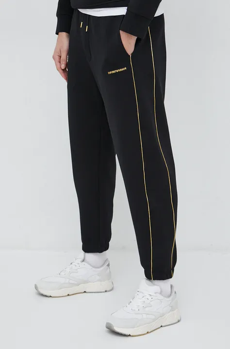 Спортен панталон Emporio Armani в черно с принт