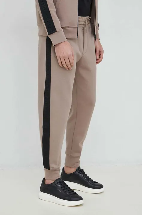 Emporio Armani spodnie dresowe męskie kolor beżowy z aplikacją