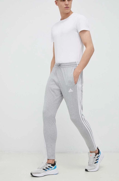 Tréninkové kalhoty adidas Essentials šedá barva, melanžové, IC0046