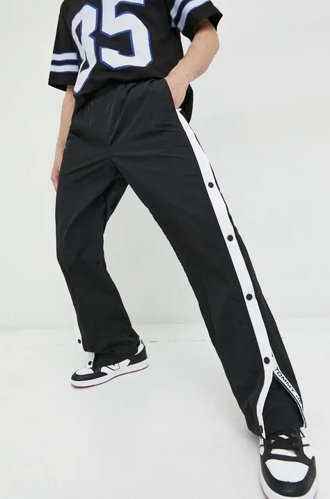 Спортен панталон Tommy Jeans в черно с изчистен дизайн