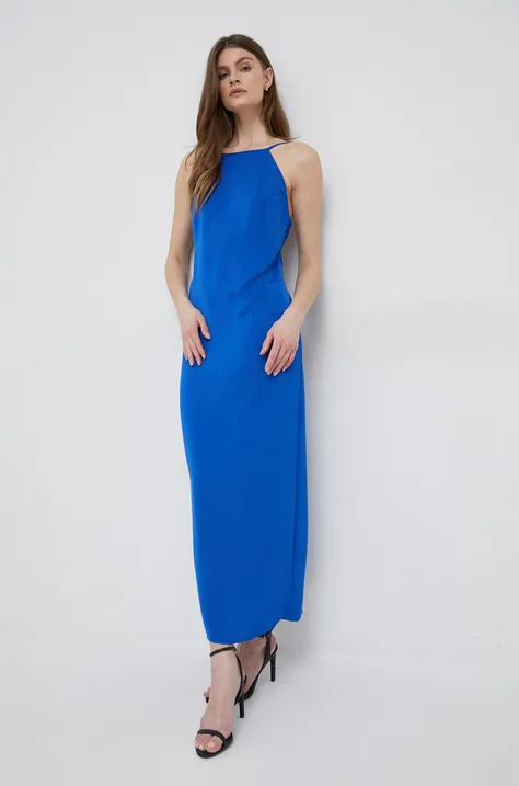 Рокля Calvin Klein в синьо дълъг модел с кройка по тялото