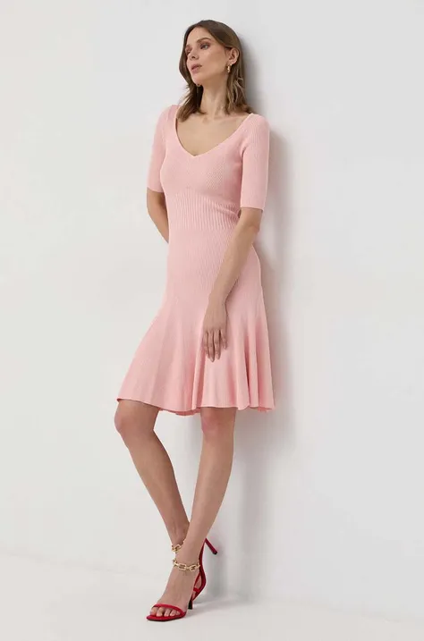 Платье Guess цвет розовый mini расклешённое