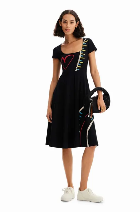 Desigual sukienka kolor czarny midi rozkloszowana