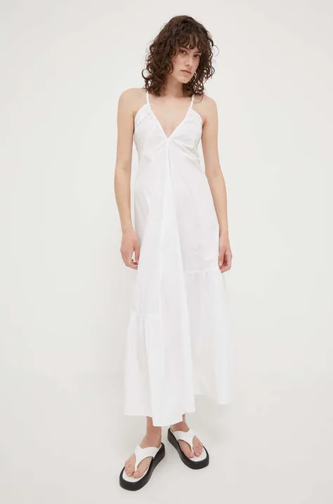 Памучна рокля Herskind в бяло дълъг модел разкроен модел