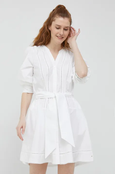 Памучна рокля Tommy Hilfiger в бяло къс модел разкроен модел