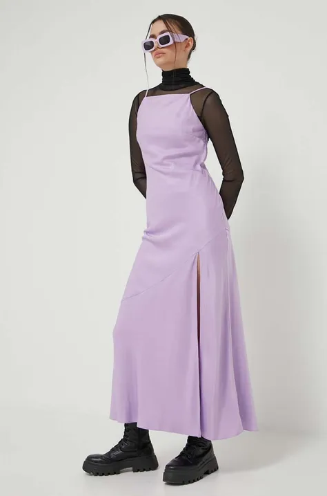 Рокля Abercrombie & Fitch в лилаво дълъг модел с кройка по тялото
