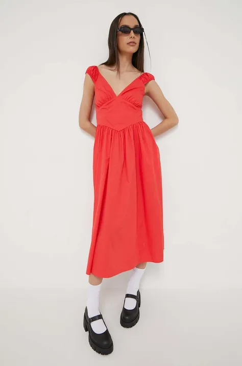 Abercrombie & Fitch sukienka kolor czerwony midi rozkloszowana