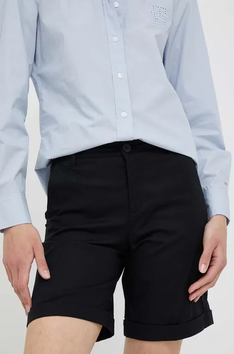 Къс панталон United Colors of Benetton в черно с изчистен дизайн със стандартна талия