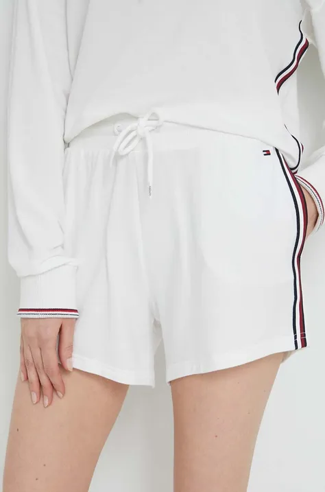 Къс панталон Tommy Hilfiger в бяло с апликация с висока талия