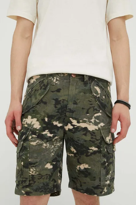 Bombažne kratke hlače Wrangler zelena barva