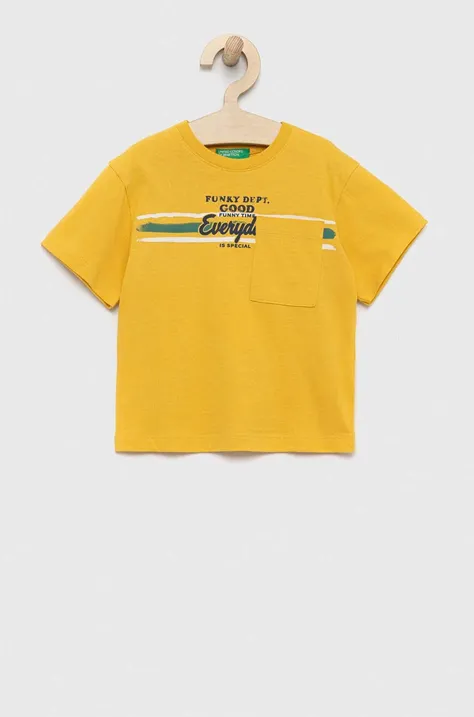 Детска памучна тениска United Colors of Benetton в жълто с десен