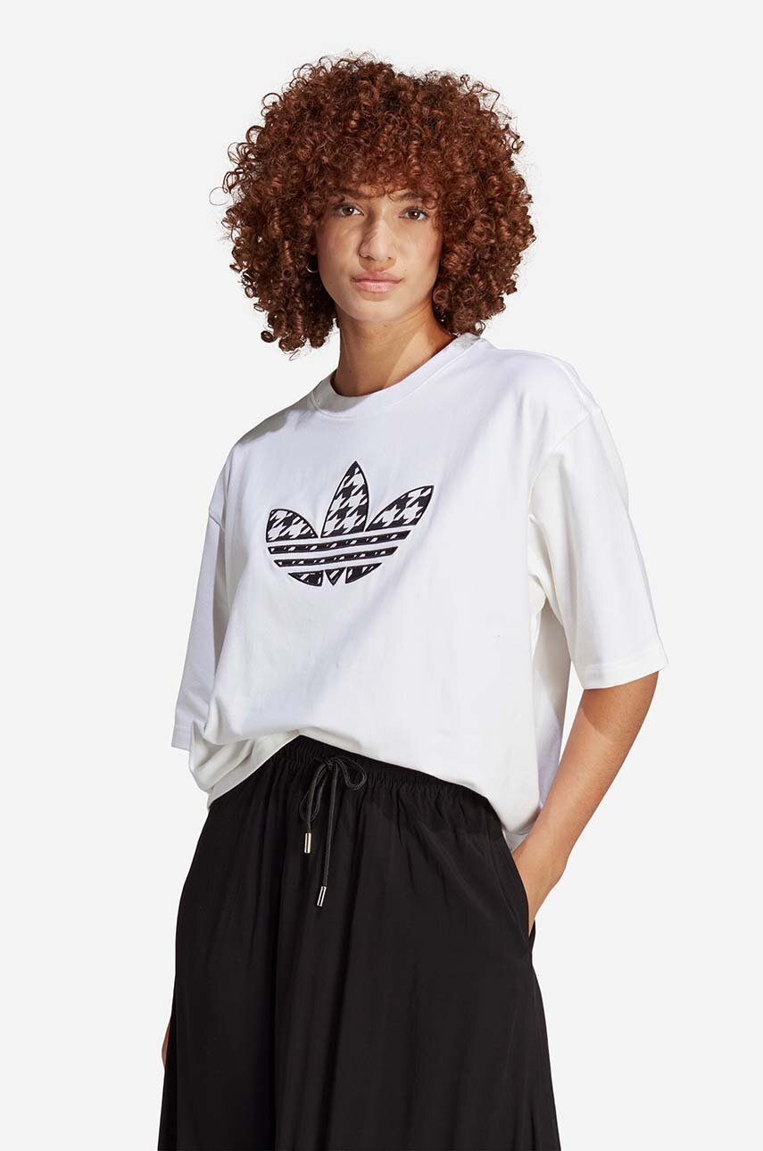 Футболка adidas Originals Infill Tee IC5144 цвет белый с аппликацией IC5144-white