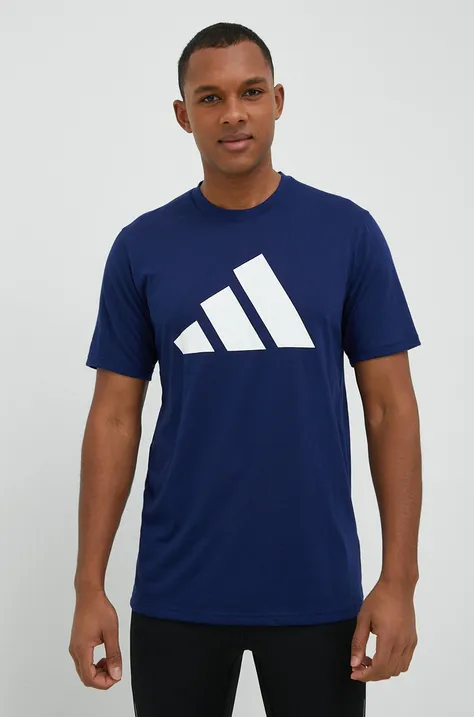 Тренувальна футболка adidas Performance Training Essentials колір синій з принтом