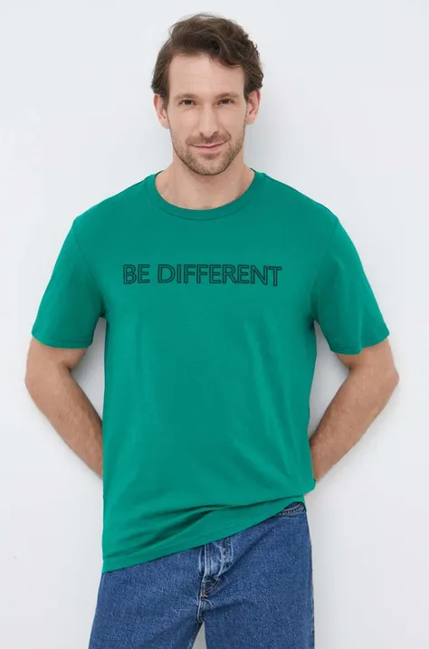 Bavlnené tričko United Colors of Benetton zelená farba, s nášivkou