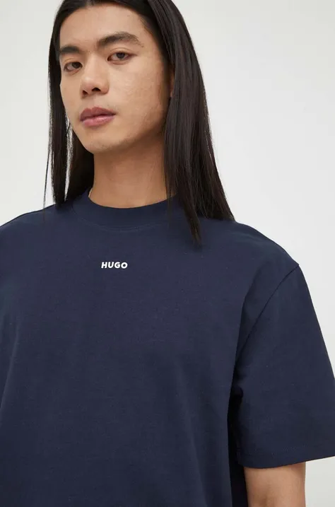 Памучна тениска HUGO в синьо с изчистен дизайн 50488330