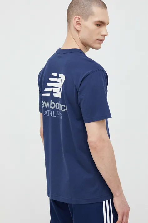 Bombažna kratka majica New Balance mornarsko modra barva