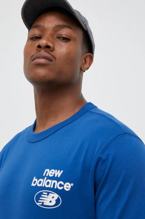 Памучна тениска New Balance в синьо с принт