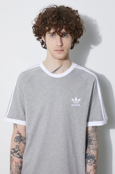 adidas Originals tricou din bumbac bărbați, culoarea gri, cu imprimeu IA4848