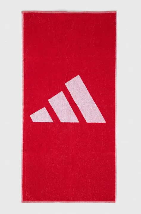 Brisača adidas Performance rdeča barva