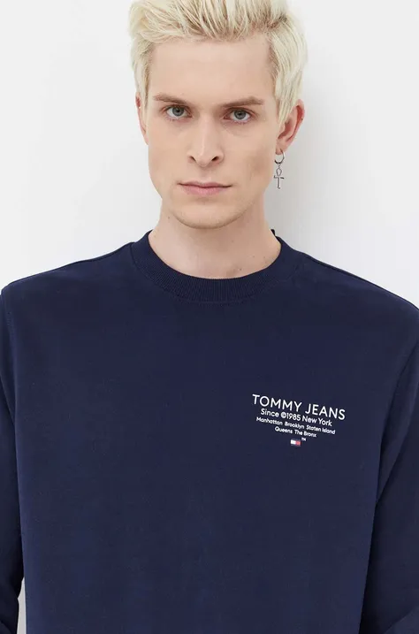 Pamučna dukserica Tommy Jeans za muškarce, boja: tamno plava, s tiskom, DM0DM18404