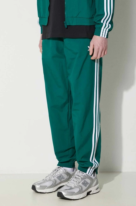 adidas Originals spodnie dresowe Adicolor Woven Firebird Track Top kolor zielony z aplikacją IT2497