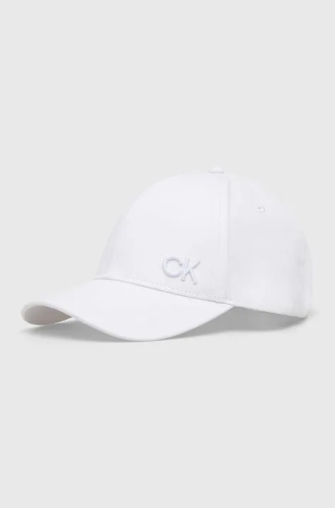 Памучна шапка с козирка Calvin Klein в бяло с апликация K60K612000