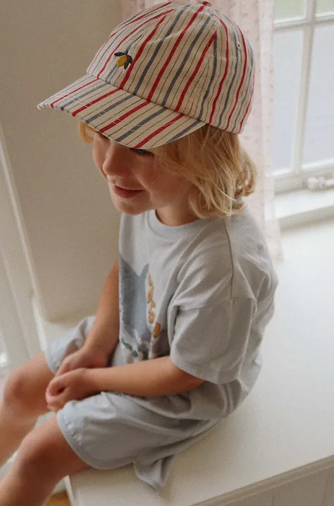 Детска памучна шапка с козирка Konges Sløjd в червено с десен